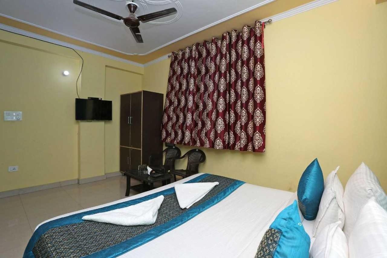 Hotel O Airport Plaza By Palace Nuova Delhi Esterno foto