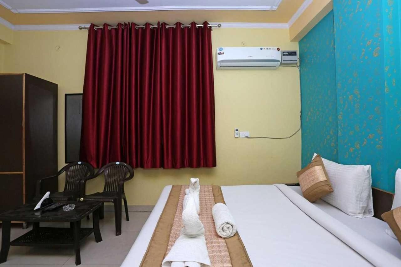 Hotel O Airport Plaza By Palace Nuova Delhi Esterno foto
